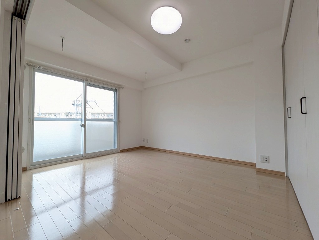 朝日プラザ上板橋3階　リビングと洋室に室内物干し付き